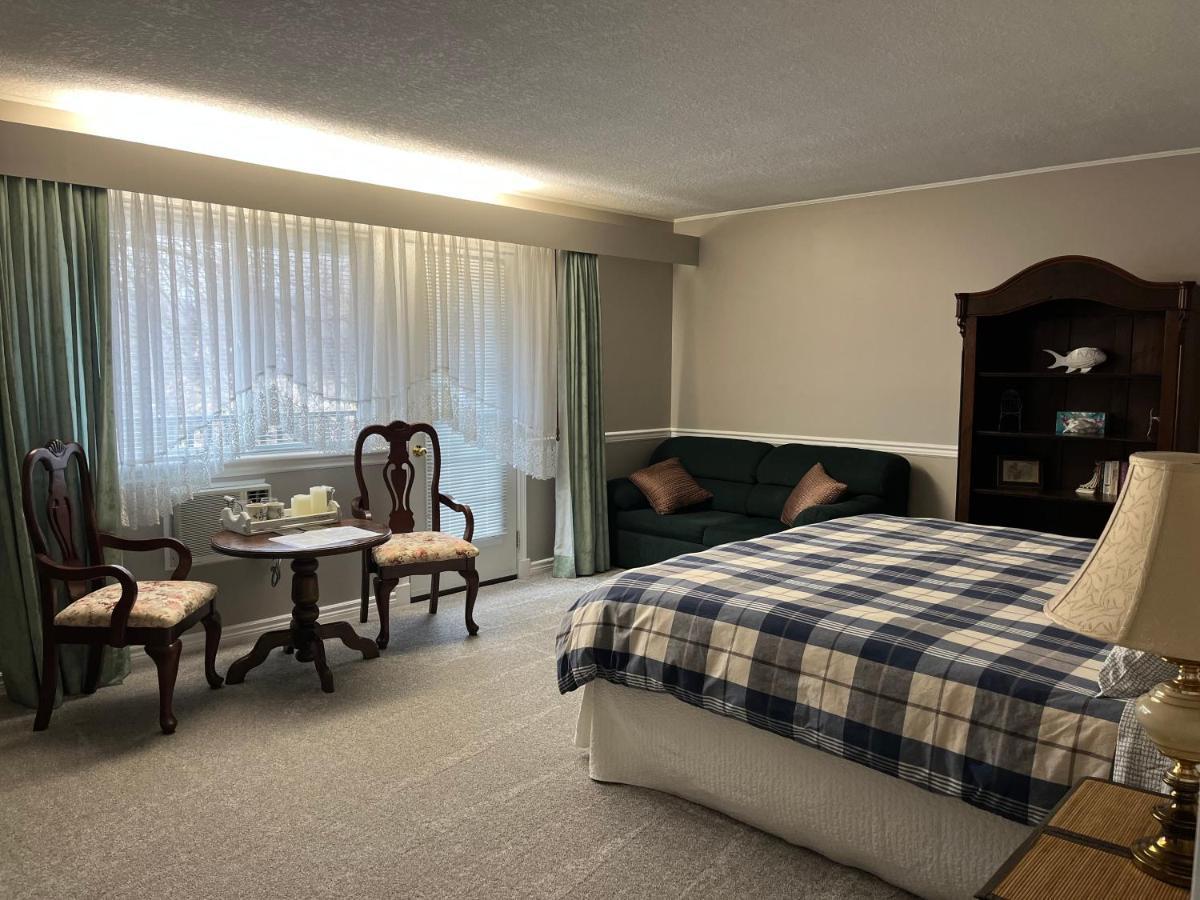 Sunny Shuswap B&B Chase Екстериор снимка