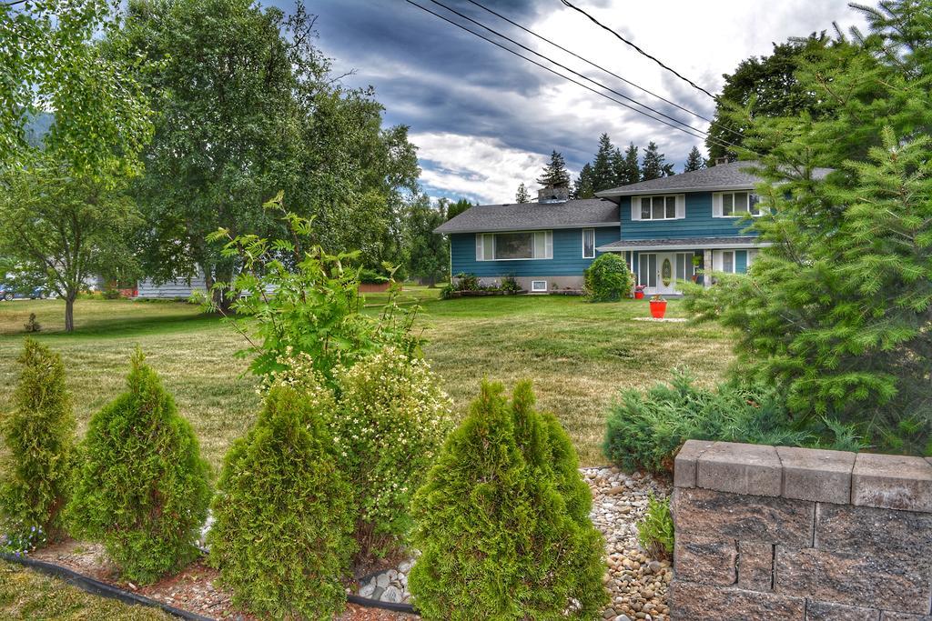 Sunny Shuswap B&B Chase Екстериор снимка