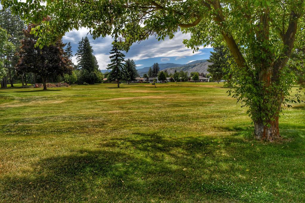 Sunny Shuswap B&B Chase Екстериор снимка