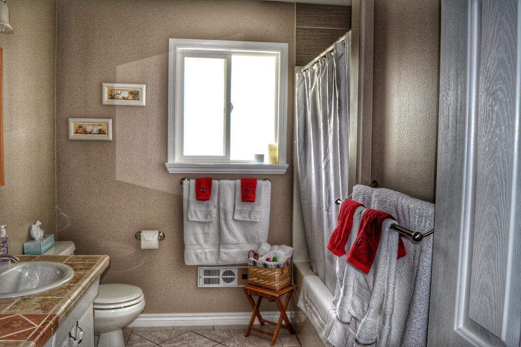 Sunny Shuswap B&B Chase Стая снимка